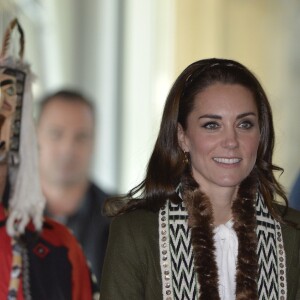 Le prince William et Kate Middleton, duc et duchesse de Cambridge, ont été accueilis par les chefs et la communauté Haida lors de leur visite dans l'archipel Haida Gwaii le 30 septembre 2016, au septième et avant-dernier jour de leur tournée royale au Canada.