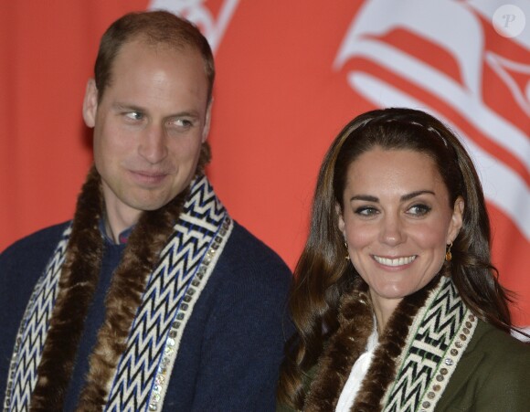 Le prince William et Kate Middleton, duc et duchesse de Cambridge, ont été accueilis par les chefs et la communauté Haida lors de leur visite dans l'archipel Haida Gwaii le 30 septembre 2016, au septième et avant-dernier jour de leur tournée royale au Canada.