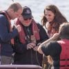 Le prince William, duc de Cambridge et Catherine (Kate) Middleton, duchesse de Cambridge participent à une pêche au saumon à Haida Gwaii au Canada le 29 septembre 2016.  Britain's Prince William and Catherine, Duchess of Cambridge, join local children on a salmon fishing trip. Catherine picked up a fresh salmon from a cold box before setting off. in Haida Gwaii on september 29, 2016.29/09/2016 - Haida Gwai