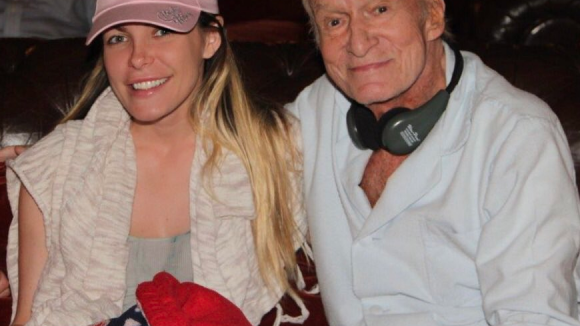 Hugh Hefner mourant ? Le patron de Playboy réplique en photo