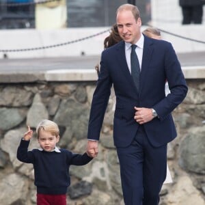 Le prince William, Kate Middleton, le prince George et la princesse Charlotte de Cambridge ont dit au revoir au Canada le 1er octobre 2016 après leur tournée royale de huit jours, embarquant à bord d'un hydravion au Harbour Airport de Victoria.