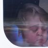 Le prince George au hublot, une dernière image à croquer... Le prince William, Kate Middleton, le prince George et la princesse Charlotte de Cambridge ont dit au revoir au Canada le 1er octobre 2016 après leur tournée royale de huit jours, embarquant à bord d'un hydravion au Harbour Airport de Victoria à destination de Vancouver, puis Londres.