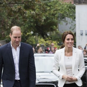 Le prince William, duc de Cambridge et Catherine (Kate) Middleton, duchesse de Cambridge visitent le centre Cridge d'aide au familles d'enfants handicapés avant leur départ du Canada à Victoria le 1er octobre 2016.  Britain's Prince William and Catherine, Duchess of Cambridge, on their last day of their Official Tour of Canada. William and Kate visit the Cridge Centre for the Family to see the work of the local charity working with vulnerable, disadvantaged families and support for parents with disabled children. In Victoria on october 1st, 2016.01/10/2016 - Victoria