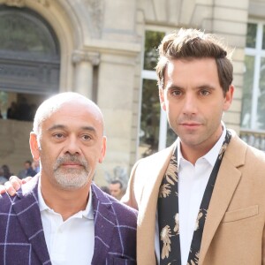Christian Louboutin et le chanteur Mika arrivant au défilé de mode "Valentino", collection prêt-à-porter Printemps-Eté 2017 à Paris, le 2 octobre 2016
