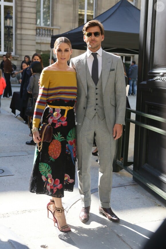 Olivia Palermo et son mari Johannes Huebl arrivant au défilé de mode "Valentino", collection prêt-à-porter Printemps-Eté 2017 à Paris, le 2 octobre 2016