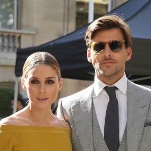 Olivia Palermo et son mari Johannes Huebl arrivant au défilé de mode "Valentino", collection prêt-à-porter Printemps-Eté 2017 à Paris, le 2 octobre 2016