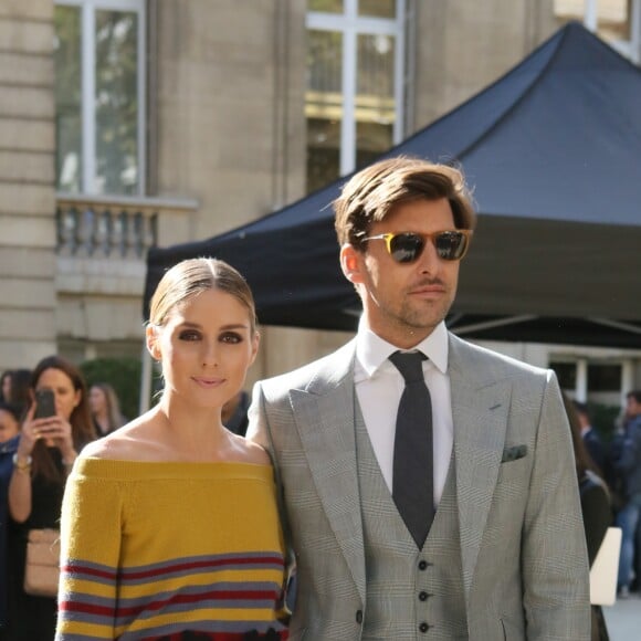 Olivia Palermo et son mari Johannes Huebl arrivant au défilé de mode "Valentino", collection prêt-à-porter Printemps-Eté 2017 à Paris, le 2 octobre 2016