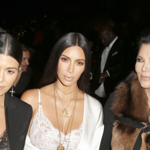 Kourtney Kardashian, Kim Kardashian et leur mère Kris Jenner au défilé de mode "Givenchy", collection prêt-à-porter Printemps-Eté 2017 lors de la Fashion Week de Paris, France, le 2 October 2016.