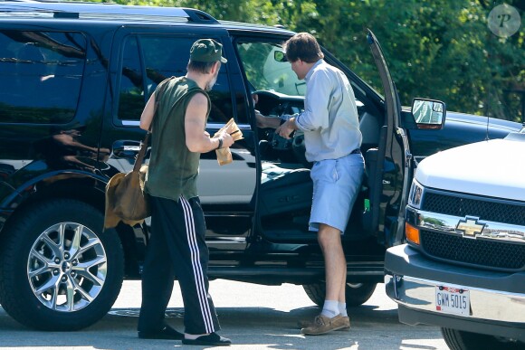 Colin Farrell efface progressivement sur son bras droit un tatouage tribal. L'acteur est actuellement sur le tournage de "Killing of a sacred Deer" le 1er septembre 2016 à Cincinnati.
