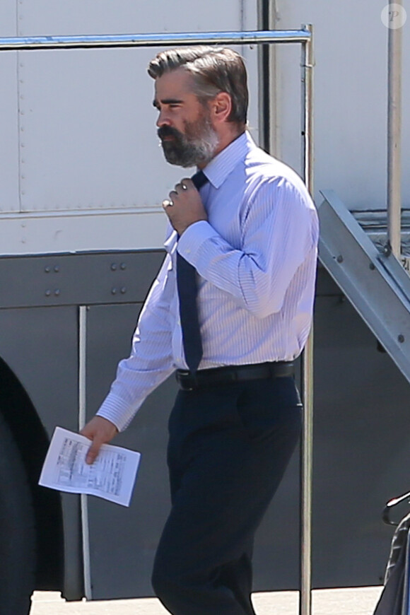 Colin Farrell efface progressivement sur son bras droit un tatouage tribal. L'acteur est actuellement sur le tournage de "Killing of a sacred Deer" le 1er septembre 2016 à Cincinnati.