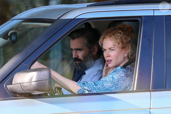 Colin Farrell efface progressivement sur son bras droit un tatouage tribal. L'acteur est actuellement sur le tournage de "Killing of a sacred Deer" avec Nicole Kidman le 1er septembre 2016 à Cincinnati.