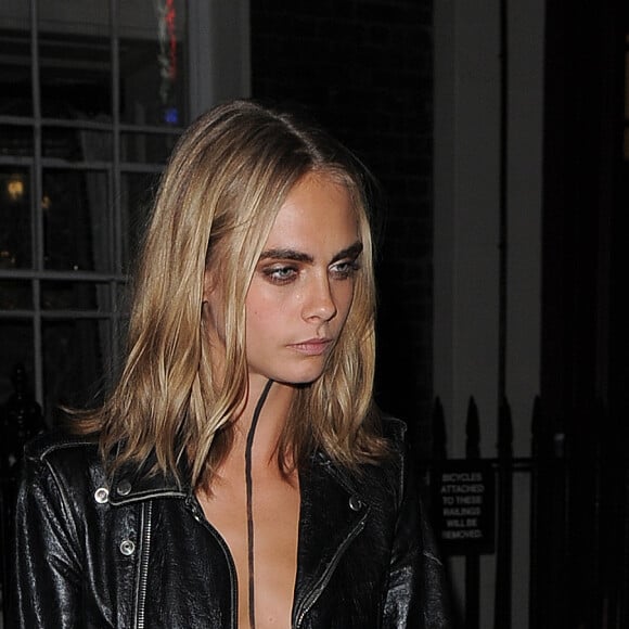 Cara Delevingne arrive au dîner "Burberry" au club Soho House à Londres, Royaume Uni, le 19 septembre 2016.