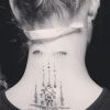 Le nouveau tatouage de Cara Delevingne, réalisé en octobre 2016 par l'artiste new-yorkais Bang Bang, représente une paire d'yeux.