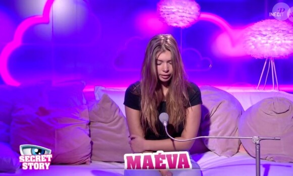 Maeva en larmes dans le confessionnal - "Secret Story 10" sur NT1, le 4 octobre 2016.