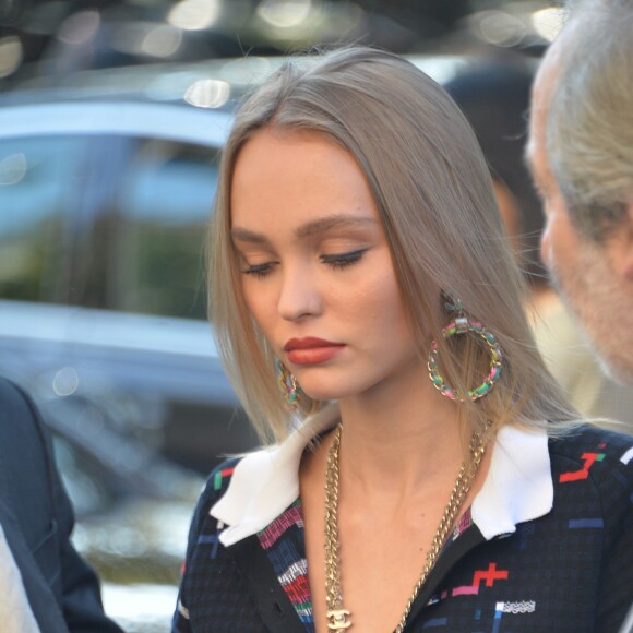 Lily-Rose Depp - Arrivées au défilé de mode prêt-à-porter printemps-été 2017 "Chanel" à Paris. Le 4 octobre 2016 © CVS-Veeren / Bestimage