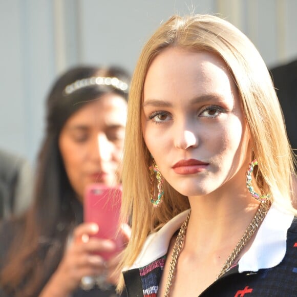 Lily-Rose Depp - Arrivées au défilé de mode prêt-à-porter printemps-été 2017 "Chanel" à Paris. Le 4 octobre 2016 © CVS-Veeren / Bestimage