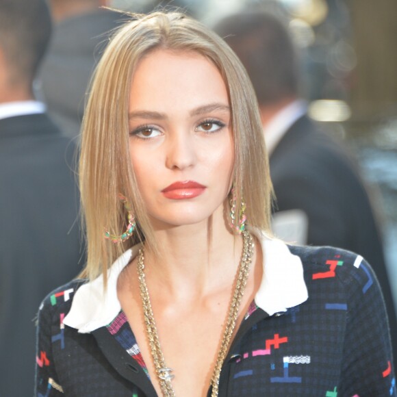 Lily-Rose Depp au défilé de mode prêt-à-porter printemps-été 2017 "Chanel" à Paris. Le 4 octobre 2016 © CVS-Veeren / Bestimage