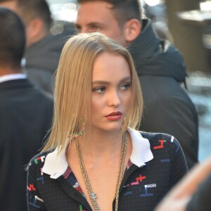 Lily-Rose Depp - Arrivées au défilé de mode prêt-à-porter printemps-été 2017 "Chanel" à Paris. Le 4 octobre 2016 © CVS-Veeren / Bestimage