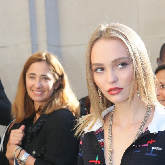 Lily-Rose Depp - Arrivées au défilé de mode prêt-à-porter printemps-été 2017 "Chanel" à Paris. Le 4 octobre 2016 © CVS-Veeren / Bestimage