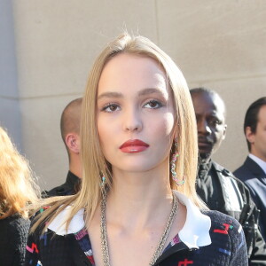 Lily-Rose Depp - Arrivées au défilé de mode prêt-à-porter printemps-été 2017 "Chanel" à Paris. Le 4 octobre 2016 © CVS-Veeren / Bestimage