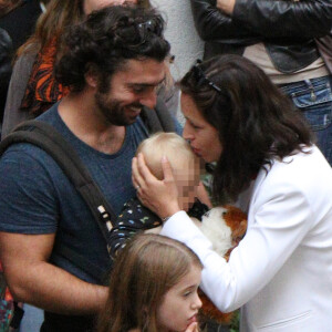 Natasha St-Pier, son mari Grégory Quillacq avec leur fils Bixente soutiennent l'association "Petit Coeur de Beurre" lors du week-end de la Cardiopathie Congénitale à la caserne des pompiers de Malar à Paris le 1er octobre 2016.