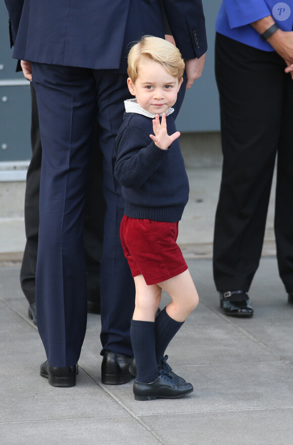 Le prince George de Cambridge au moment du départ du Canada après la tournée royale, le 1er octobre 2016 à Victoria.