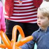Le prince George de Cambridge lors d'une fête organisée pour les enfants dans les jardins de la Maison du Gouvernement à Victoria, au Canada, le 29 septembre 2016.
