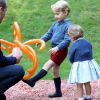 Le prince George de Cambridge lors d'une fête organisée pour les enfants dans les jardins de la Maison du Gouvernement à Victoria, au Canada, le 29 septembre 2016.