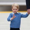 Le prince George de Cambridge à l'aéroport de Victoria le 24 septembre 2016, lors de l'arrivée de sa famille pour la tournée royale au Canada.