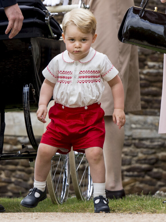 Le prince George de Cambridge lors du baptême de sa petite soeur la princesse Charlotte le 5 juillet 2015 à Sandringham.