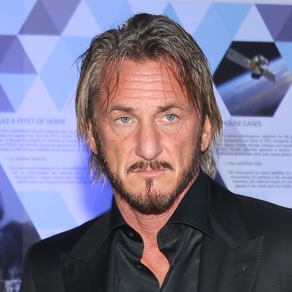 Sean Penn - Ségolène Royal reçoit Sean Penn pour une réunion de travail sur la reforestation d'Haïti au Ministère de l"écologie à Paris. Le 1er novembre 2015 French minister of Ecology Segolene Royal receives american actor and activist Sean Penn to attend a meeting for Haiti's reforestation. Paris, on november 1st 201501/11/2015 - Paris