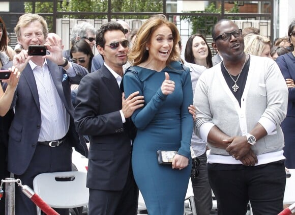 Marc Anthony, Jennifer Lopez et Randy Jackson sur le Hollywood Walkf of Fame, au cours d'une cérémonie en l'honneur de Simon Fuller, le créateur d'American Idol, le 23 mai 2011.