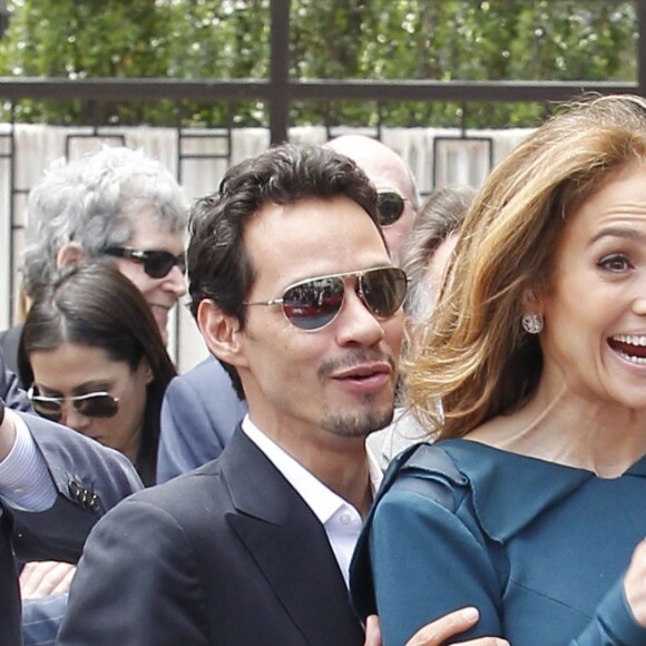 Marc Anthony, Jennifer Lopez et Randy Jackson sur le Hollywood Walkf of Fame, au cours d'une cérémonie en l'honneur de Simon Fuller, le créateur d'American Idol, le 23 mai 2011.