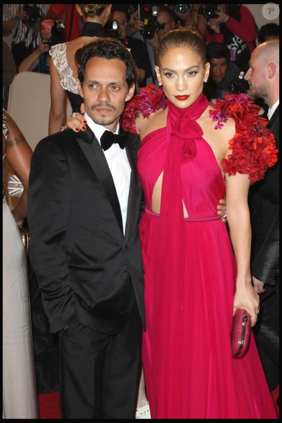 Marc Athony et Jennifer Lopez à la soirée de gala "Alexander McQueen: Savage Beauty Costume Institute" organisée au Metropolitan Museum of Art le 2 mai 2011.