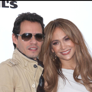 Marc Anthony et Jennifer Lopez à la conférence de presse Kohl à Los Angeles le 18 novembre 2010.