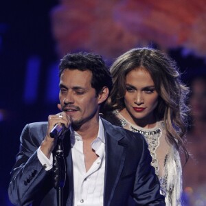 Marc Anthony et Jennifer Lopez sur scène, lors de la finale de la 10e saison d'American Idol, à Los Angeles le 25 mai 2011.