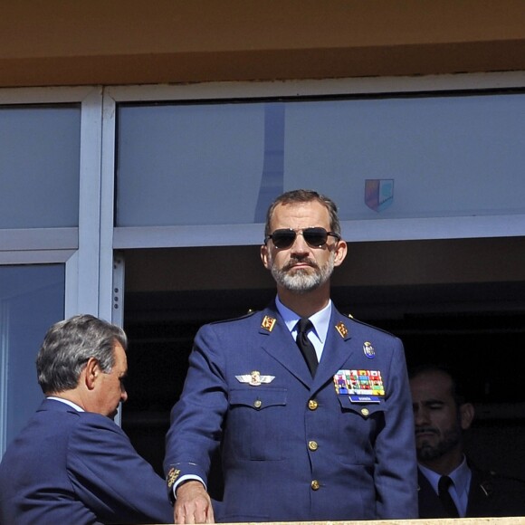 Le roi Felipe VI d'Espagne en visite au 14e régiment de l'Armée de l'air à la base aérienne d'Albiceleste le 10 octobre 2016.