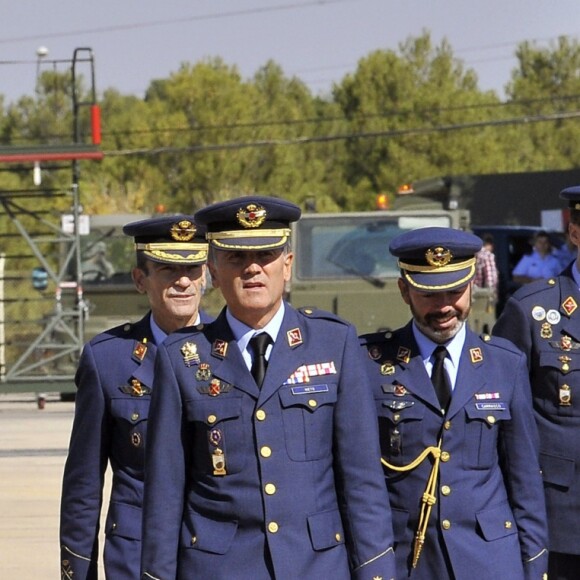 Le roi Felipe VI d'Espagne en visite au 14e régiment de l'Armée de l'air à la base aérienne d'Albiceleste le 10 octobre 2016.