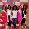 Khaoula Najine pose sur Facebook avec ses concurrentes de Miss International, octobre 2016