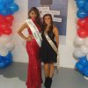 Khaoula Najine pose avec une dauphine du concours Miss Roubaix, sur Facebook. Octobre 2016