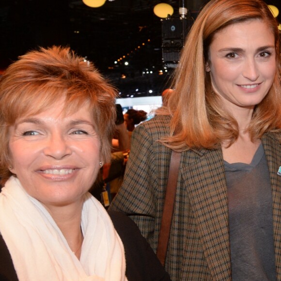 Véronique Jannot, Julie Gayet, Emmanuelle Béart, Chantal Thomas et Sonia Rolland lors de la 119ème édition du Mondial de l'Automobile 2016 au Paris Expo Porte de Versailles à Paris, le 29 septembre 2016.