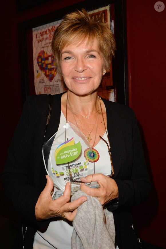 Véronique Jannot participe à la seconde édition des "Trophées du bien être" au profit de la célèbre fondation "La Maison de Solenn - Maison des adolescents de Cochin (AP-HP)" au théâtre de la Gaîté-Montparnasse à Paris, le 26 septembre 2016.