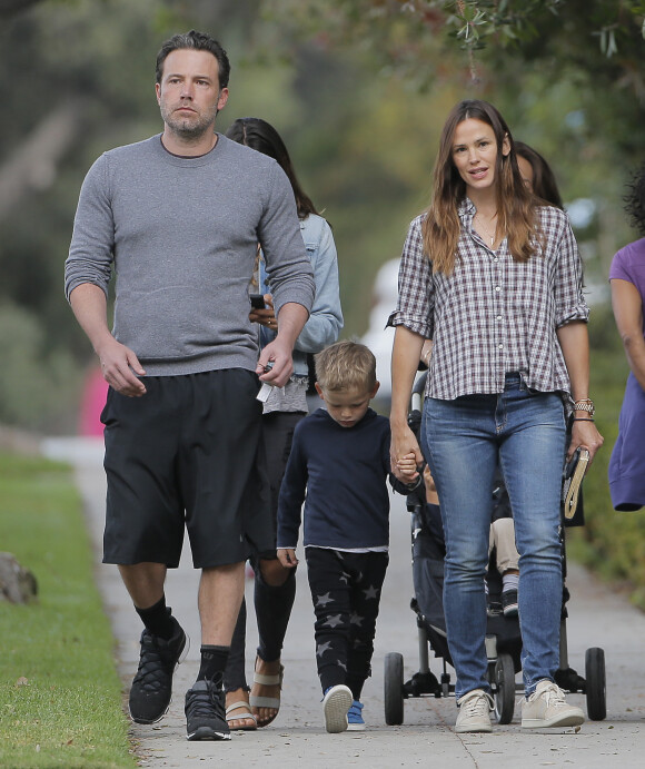 Exclusif - Ben Affleck et Jennifer Garner se retrouvent pour aller prendre le petit déjeuner avec leur fils Samuel à Santa Monica, le 19 septembre 2016