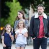 Exclusif - Jennifer Garner et Ben Affleck dînent en amoureux au restaurant à Paris puis sont rejoints par leurs enfants le 6 mai 2016.