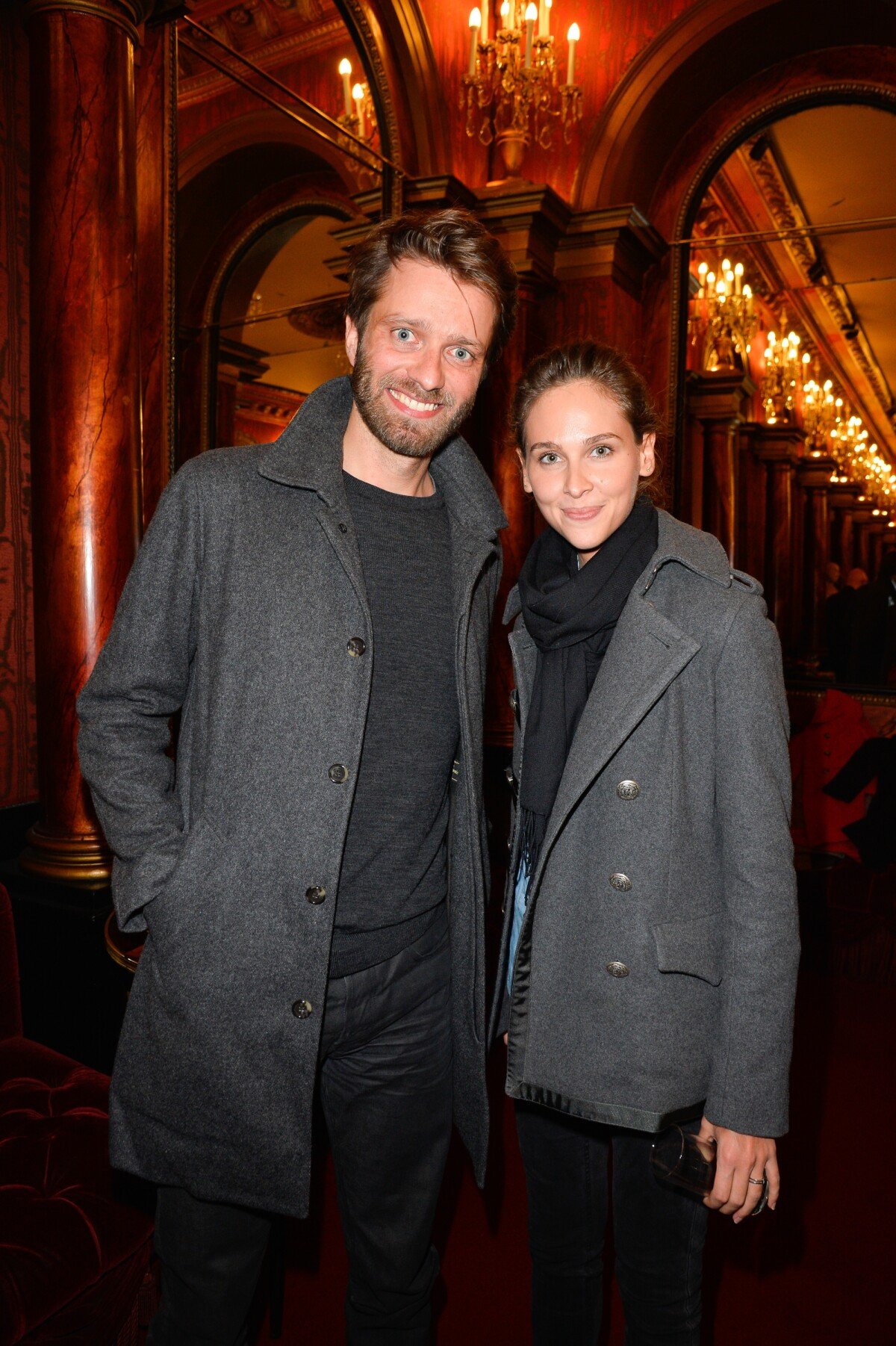 Photo : Antoine Genton et Ophélie Meunier - Générale de la pièce À droite,  à gauche au Théâtre des Variétés à Paris le 12 octobre 2016. © Coadic  GuirecBestimage - Purepeople