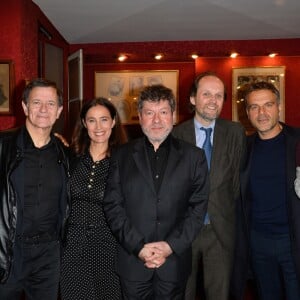 Olivier Dote Doevi, Francis Huster, Odile Cohen, Régis Laspalès, Jean-Marc Dumontet, Steve Suissa et Jessé Rémond Lacroix - Générale de la pièce "À droite, à gauche" au Théâtre des Variétés à Paris le 12 octobre 2016. © Coadic Guirec/Bestimage