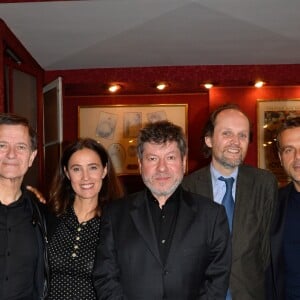 Olivier Dote Doevi, Francis Huster, Odile Cohen, Régis Laspalès, Jean-Marc Dumontet, Steve Suissa et Jessé Rémond Lacroix - Générale de la pièce "À droite, à gauche" au Théâtre des Variétés à Paris le 12 octobre 2016. © Coadic Guirec/Bestimage