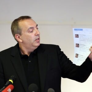 L'animateur Jean-Marc Morandini fait une déclaration à la presse dans un salon de l'hôtel Radisson à Boulogne-Billancourt, le 19 juillet 2016