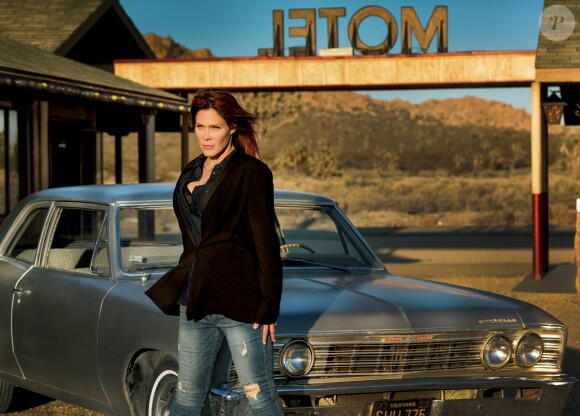 Beth Hart photographiée par Mona Nordoy. La chanteuse américaine livre en octobre 2016 son huitième album studio, Fire on the Floor.