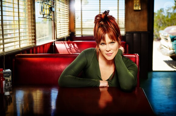 Beth Hart photographiée par Mona Nordoy. La chanteuse américaine livre en octobre 2016 son huitième album studio, Fire on the Floor.
